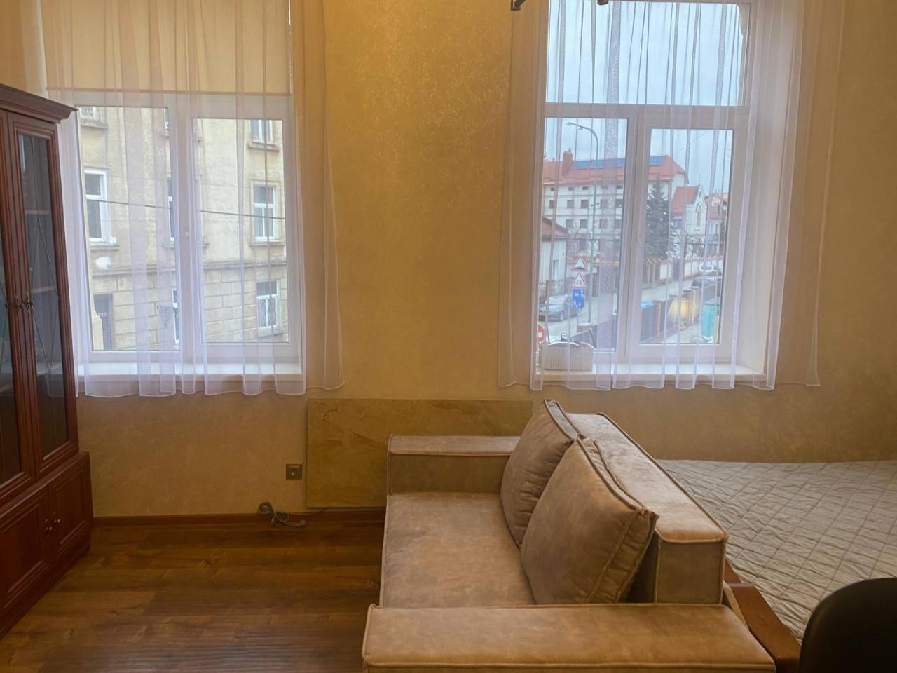 Апартаменти На Вулиці Антоновича Lviv Exterior foto