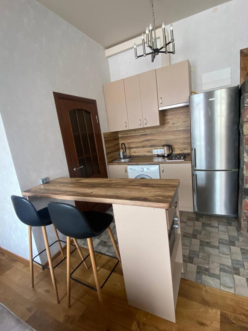 Апартаменти На Вулиці Антоновича Lviv Exterior foto